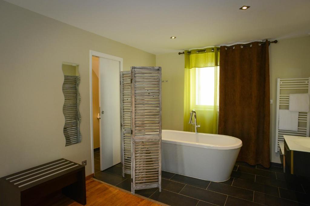 Logis Hotel Restaurant L'Auberge Normande Carentan Dış mekan fotoğraf